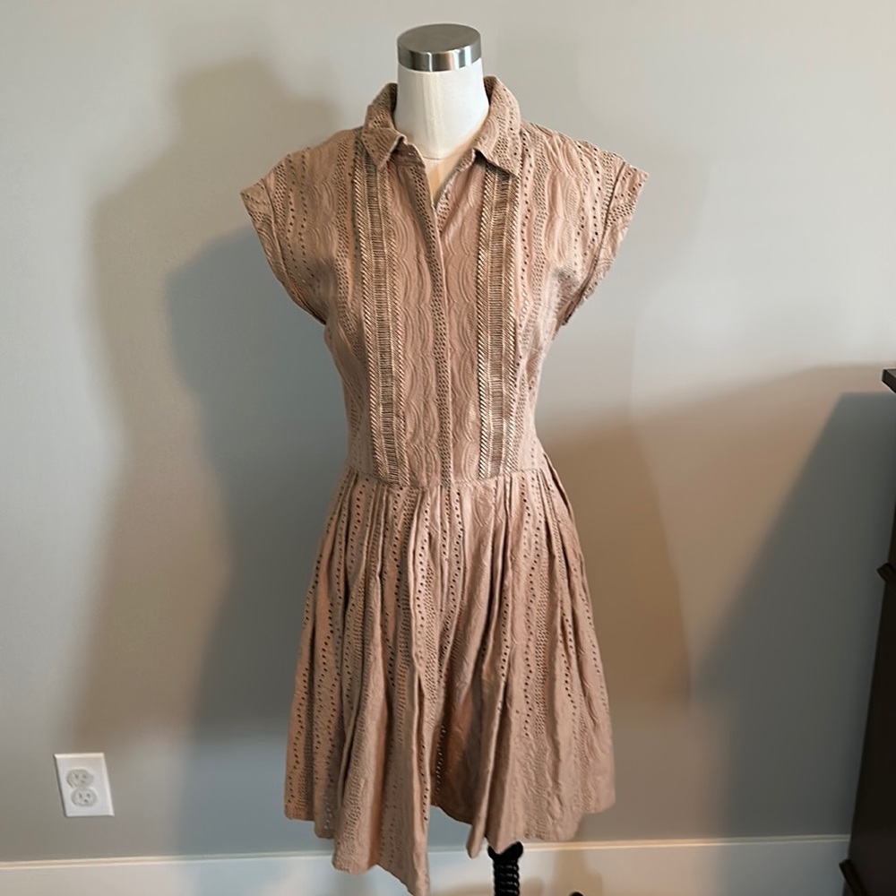 A loves a dress size medium